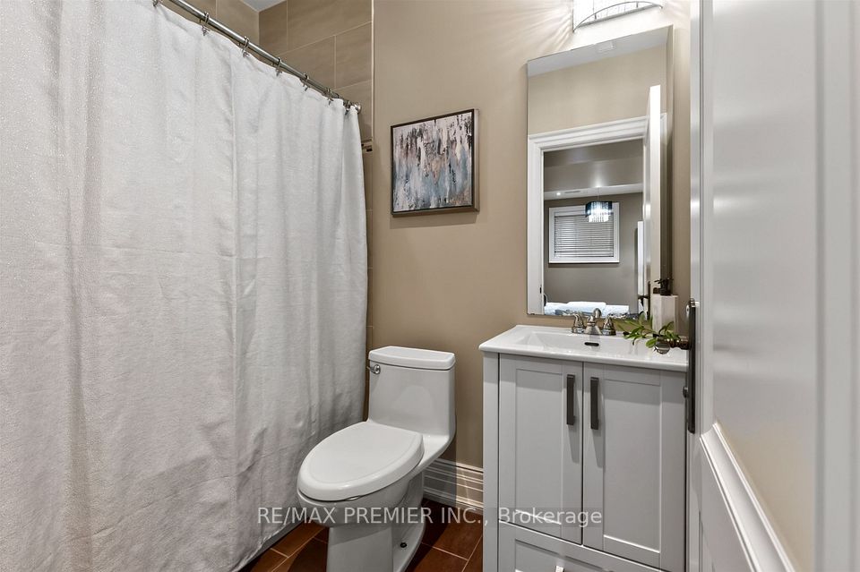 243 Rumble Avenue, Richmond Hill, ON L4C 4G5 24