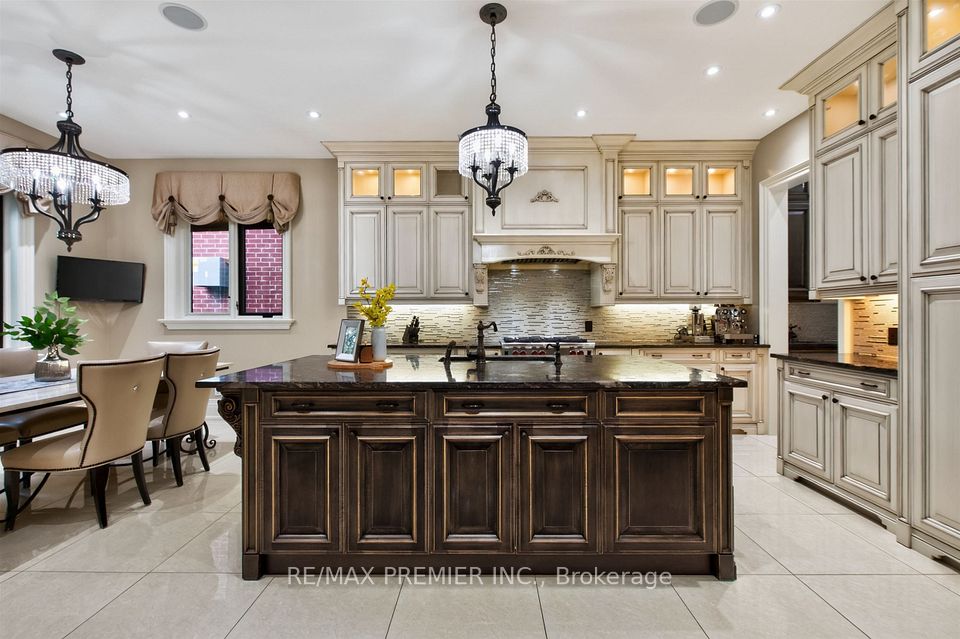 243 Rumble Avenue, Richmond Hill, ON L4C 4G5 9