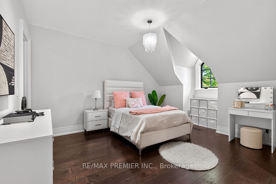 243 Rumble Avenue, Richmond Hill, ON L4C 4G5 16