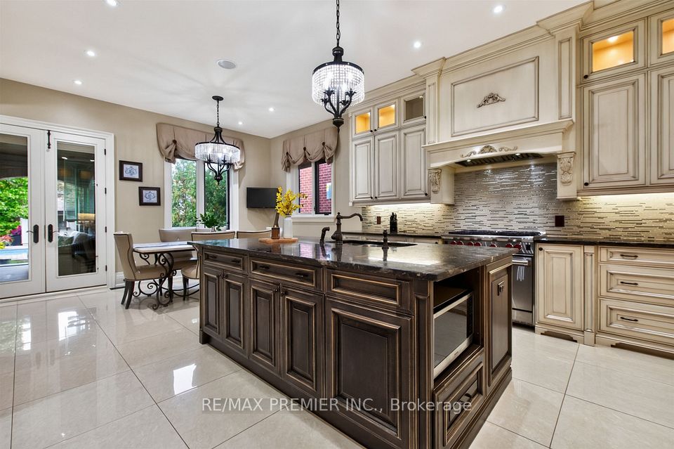 243 Rumble Avenue, Richmond Hill, ON L4C 4G5 8