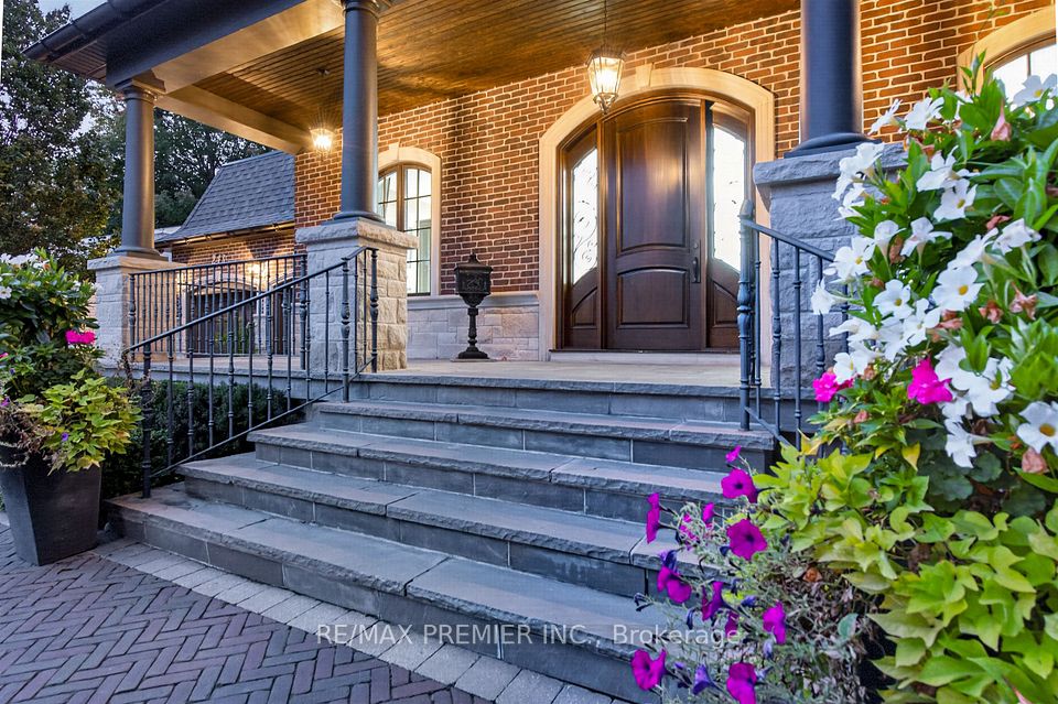243 Rumble Avenue, Richmond Hill, ON L4C 4G5 3