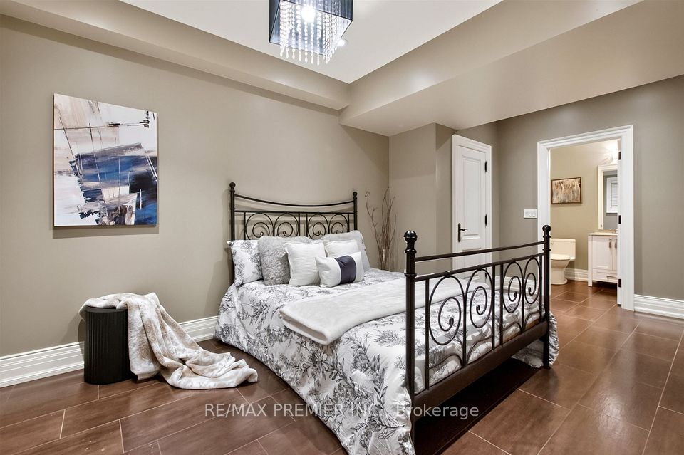 243 Rumble Avenue, Richmond Hill, ON L4C 4G5 23