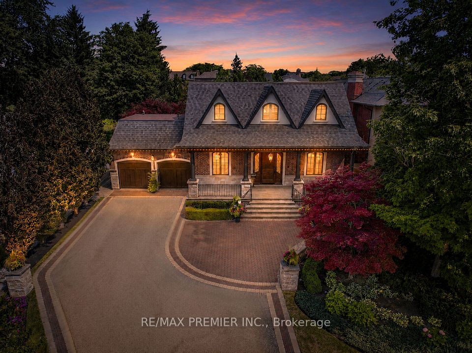 Detached at 243 Rumble Avenue, Richmond Hill, ON L4C 4G5