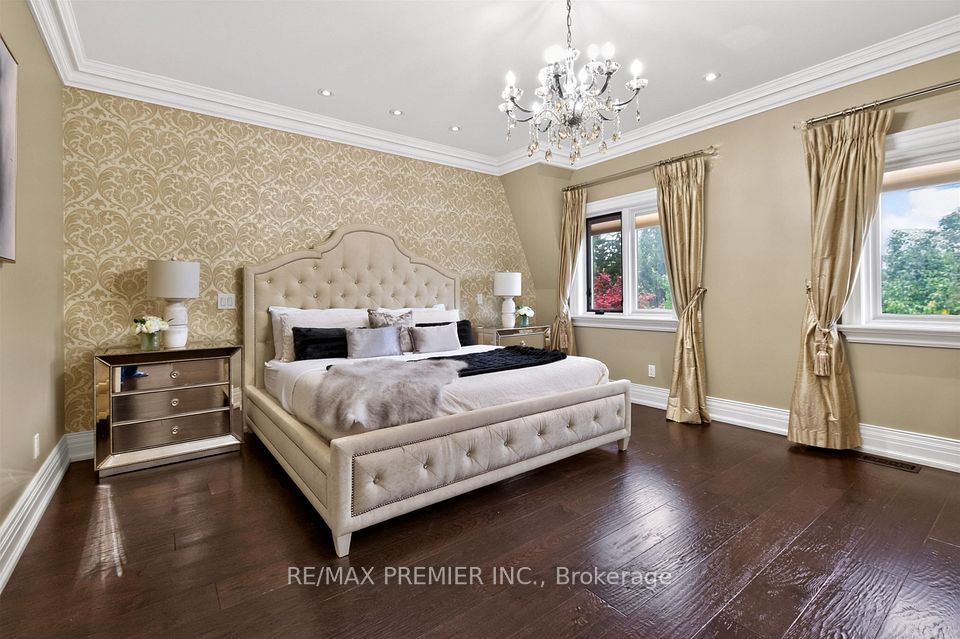 243 Rumble Avenue, Richmond Hill, ON L4C 4G5 13