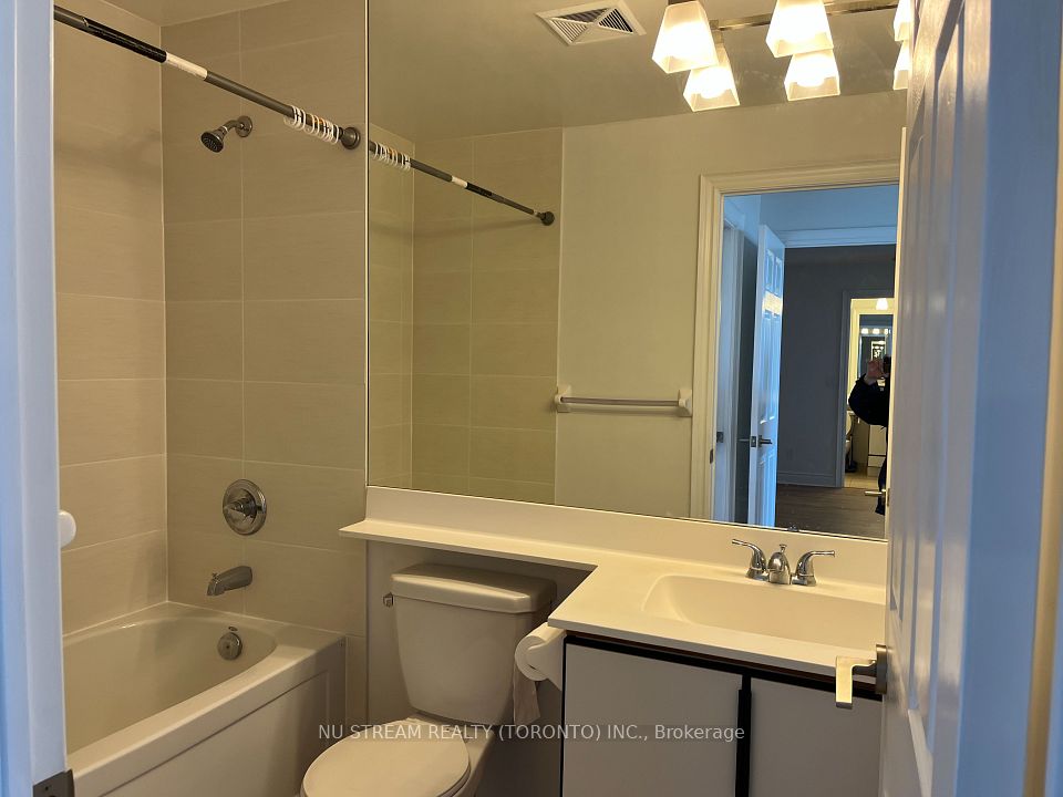 23 Cox Boulevard 1651, Markham, ON L3R 7Z9 6