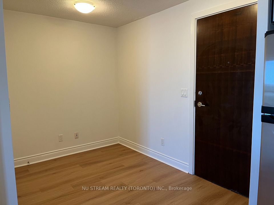 23 Cox Boulevard 1651, Markham, ON L3R 7Z9 2