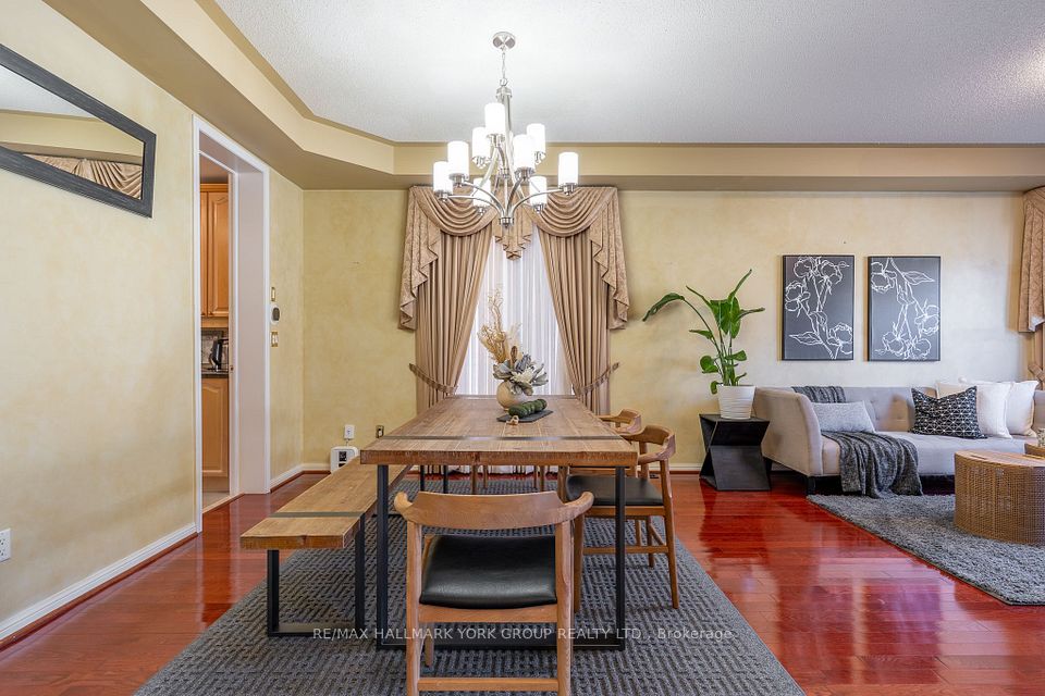 75 Winston Castle Drive, Markham, ON L6C 2B5 3