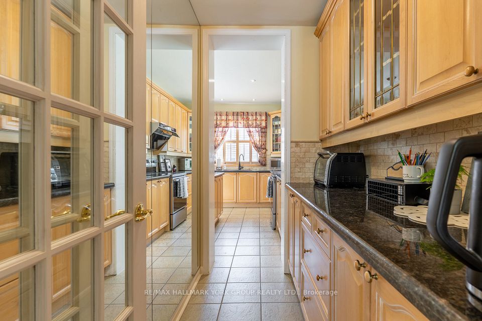 75 Winston Castle Drive, Markham, ON L6C 2B5 9