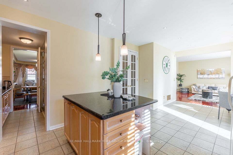 75 Winston Castle Drive, Markham, ON L6C 2B5 7