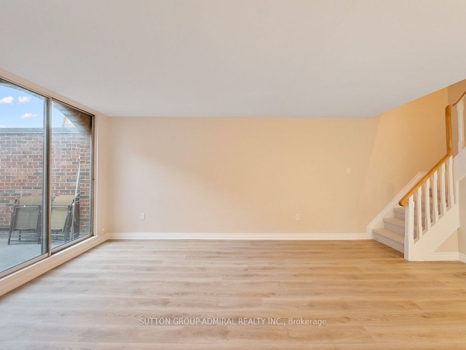 16 Elgin Street 316, Markham, ON L3T 4T4 6