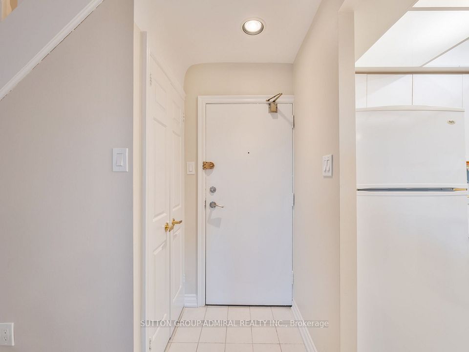 16 Elgin Street 316, Markham, ON L3T 4T4 2
