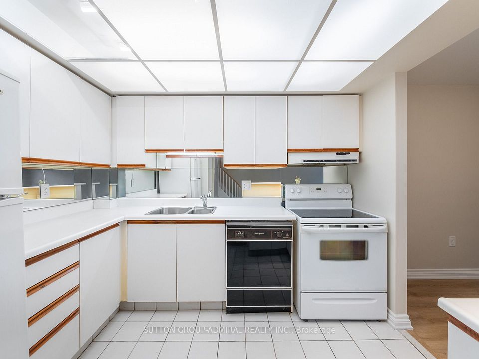 16 Elgin Street 316, Markham, ON L3T 4T4 12