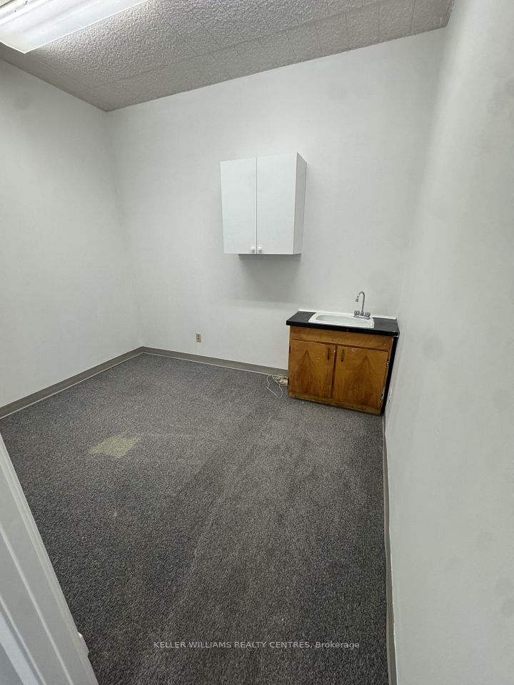5871 Highway 7 Road E 201, Markham, ON L3P 1A3 4