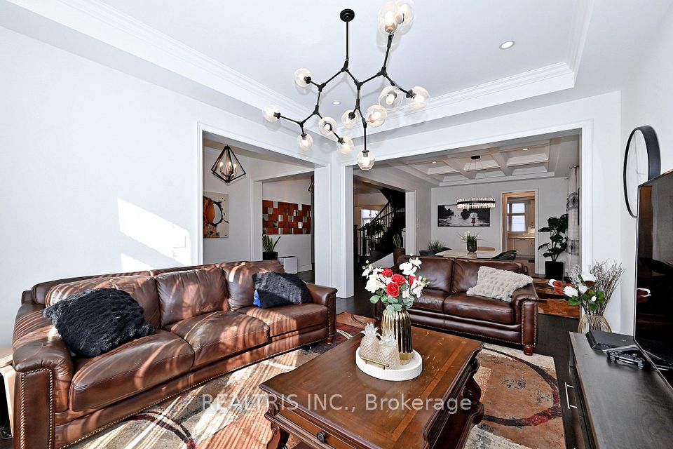 51 Pellegrini Drive, Vaughan, ON L4H 4N3 7