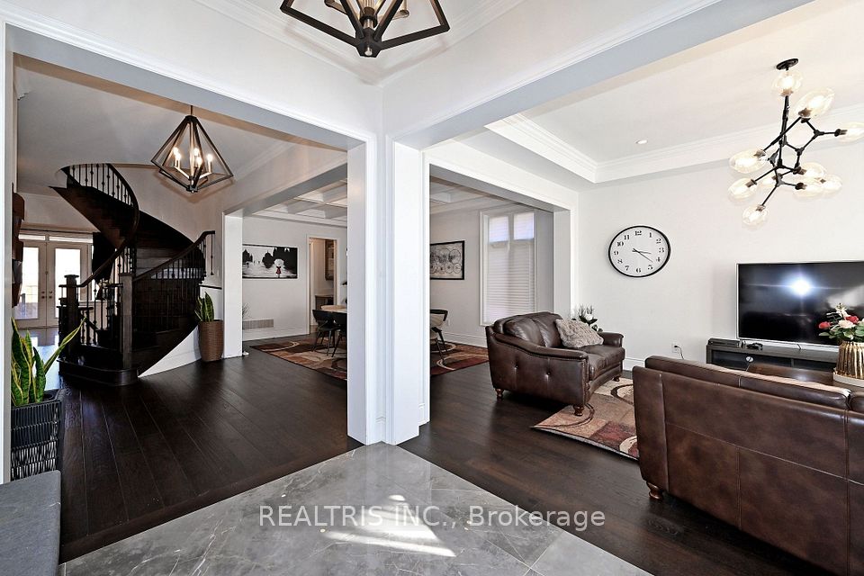 51 Pellegrini Drive, Vaughan, ON L4H 4N3 5