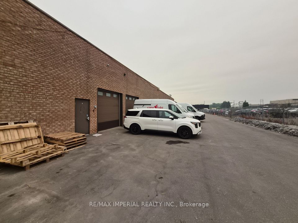 305 Industrial Parkway S 7 & 8, Aurora, ON L4G 6X7 4