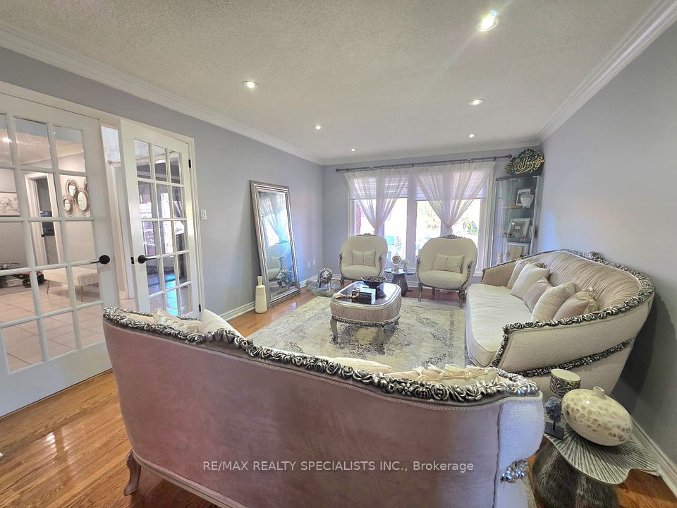 41 Claudia Avenue, Vaughan, ON L4L 6S2 4