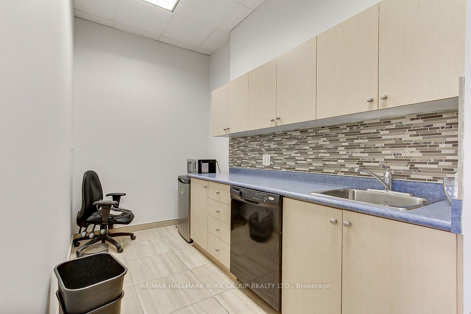 7050 Weston Road 101, Vaughan, ON L4L 8G7 16