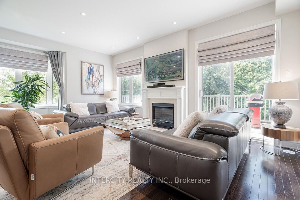 1331 Major Mackenzie Drive W 116, Vaughan, ON L6A 4W4 4