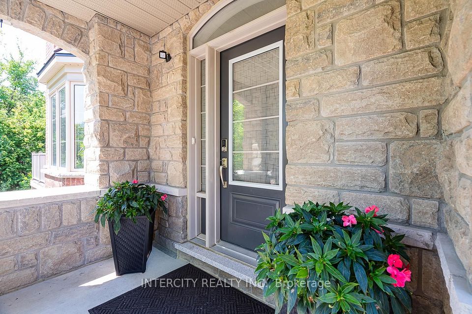 1331 Major Mackenzie Drive W 116, Vaughan, ON L6A 4W4 3