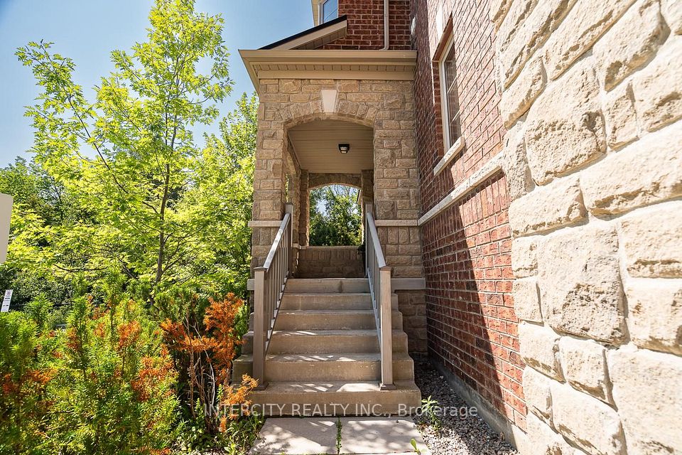 1331 Major Mackenzie Drive W 116, Vaughan, ON L6A 4W4 2