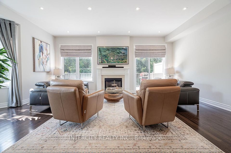 1331 Major Mackenzie Drive W 116, Vaughan, ON L6A 4W4 5