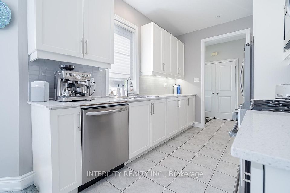 1331 Major Mackenzie Drive W 116, Vaughan, ON L6A 4W4 9