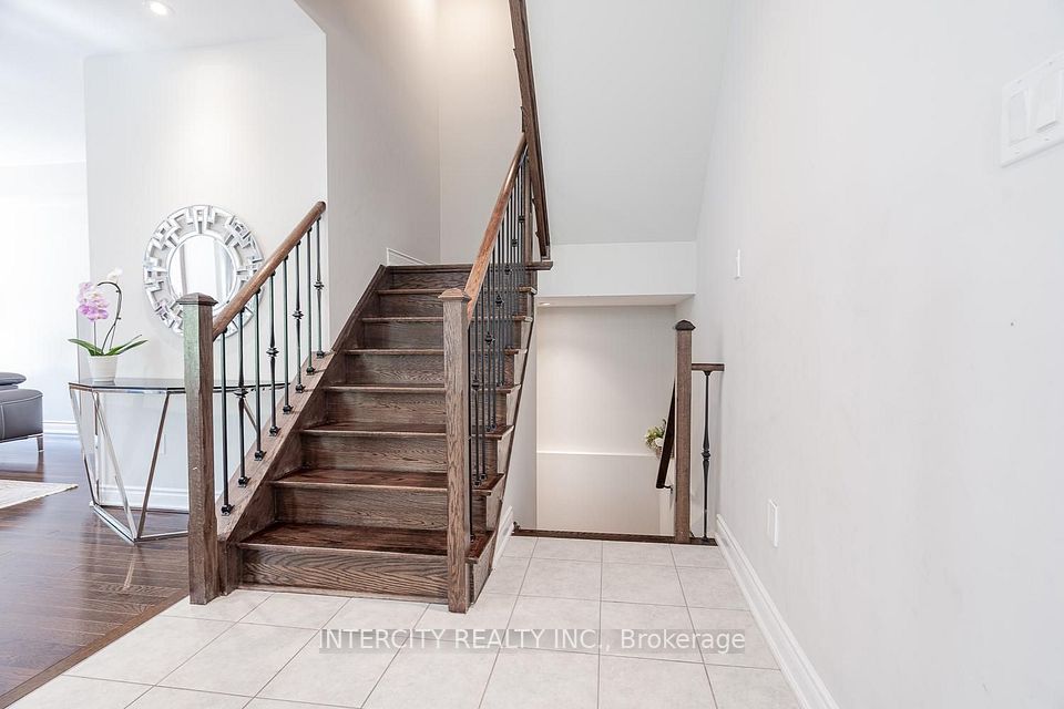 1331 Major Mackenzie Drive W 116, Vaughan, ON L6A 4W4 15