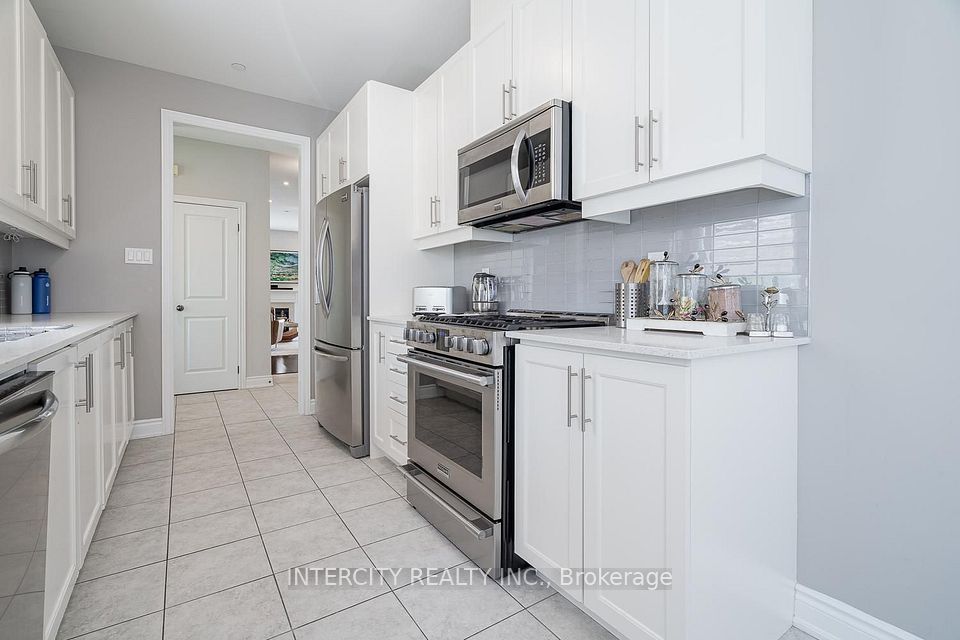 1331 Major Mackenzie Drive W 116, Vaughan, ON L6A 4W4 8