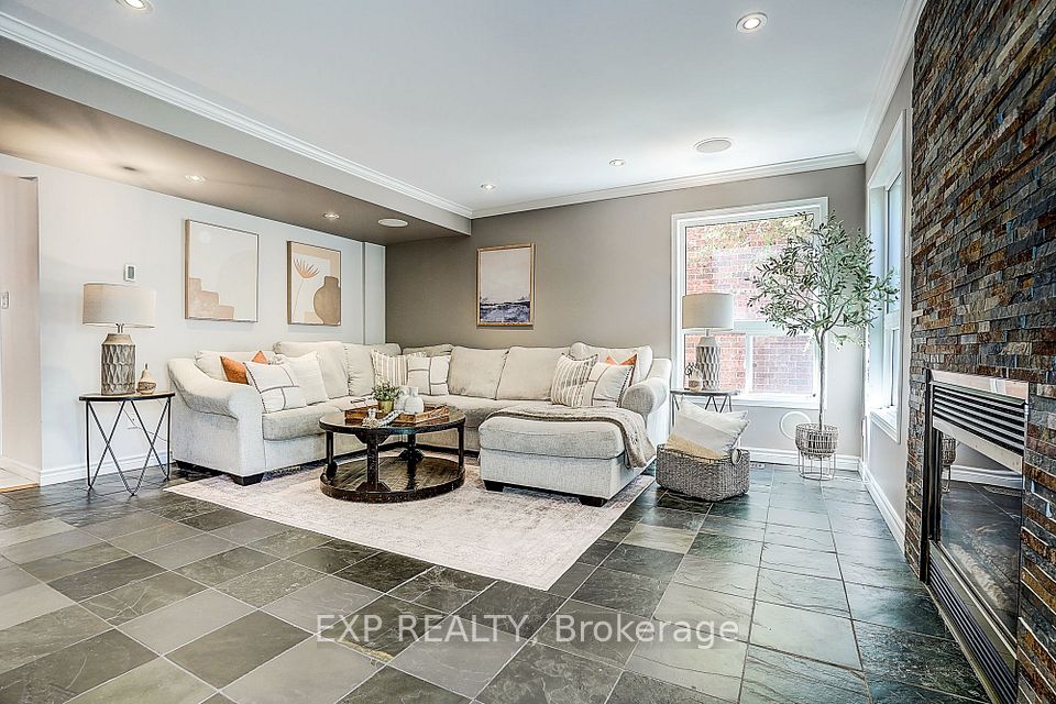 499 Silken Laumann Drive, Newmarket, ON L3X 2H9 8