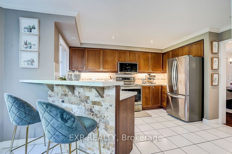 499 Silken Laumann Drive, Newmarket, ON L3X 2H9 15
