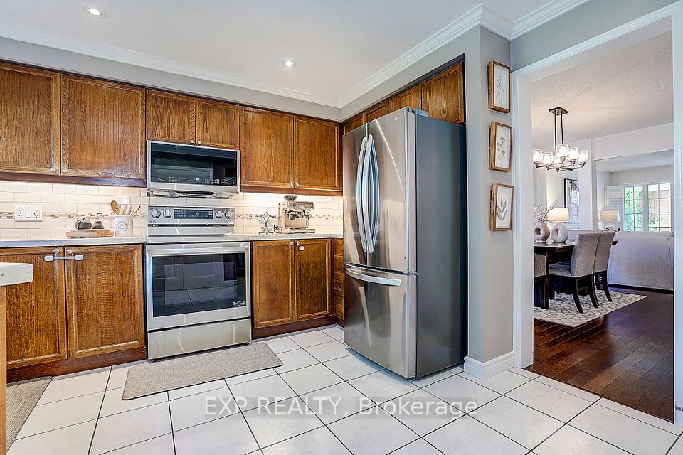 499 Silken Laumann Drive, Newmarket, ON L3X 2H9 13
