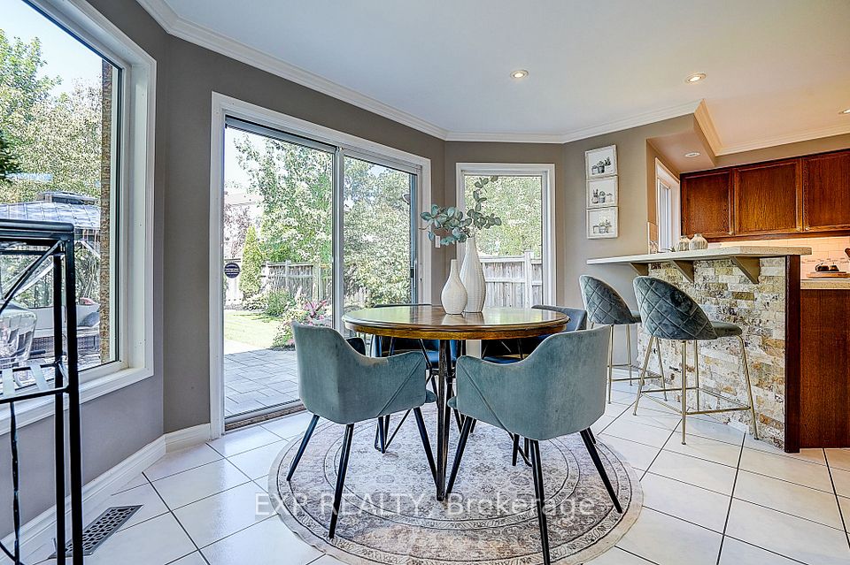 499 Silken Laumann Drive, Newmarket, ON L3X 2H9 16