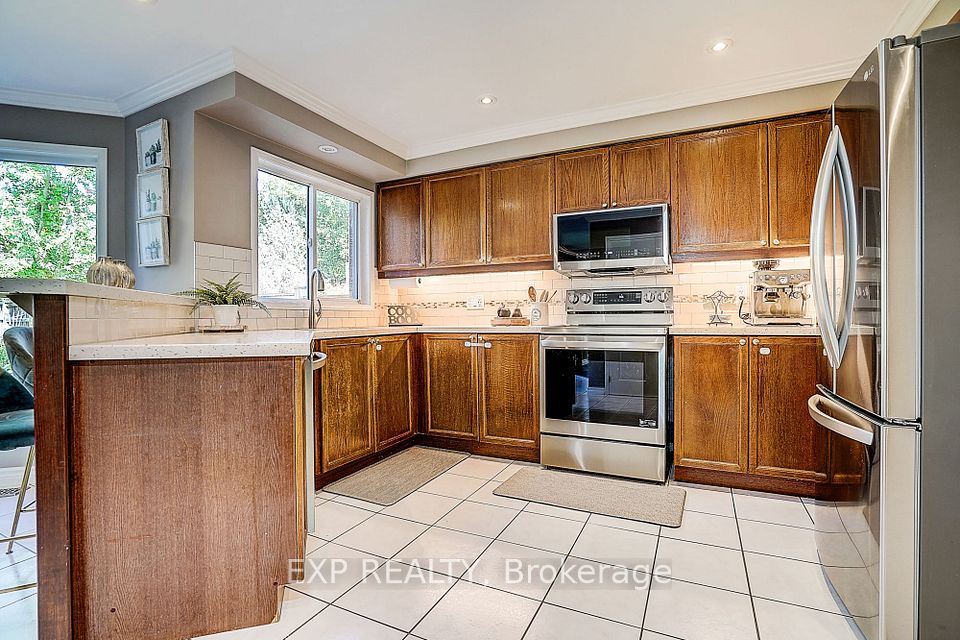 499 Silken Laumann Drive, Newmarket, ON L3X 2H9 12