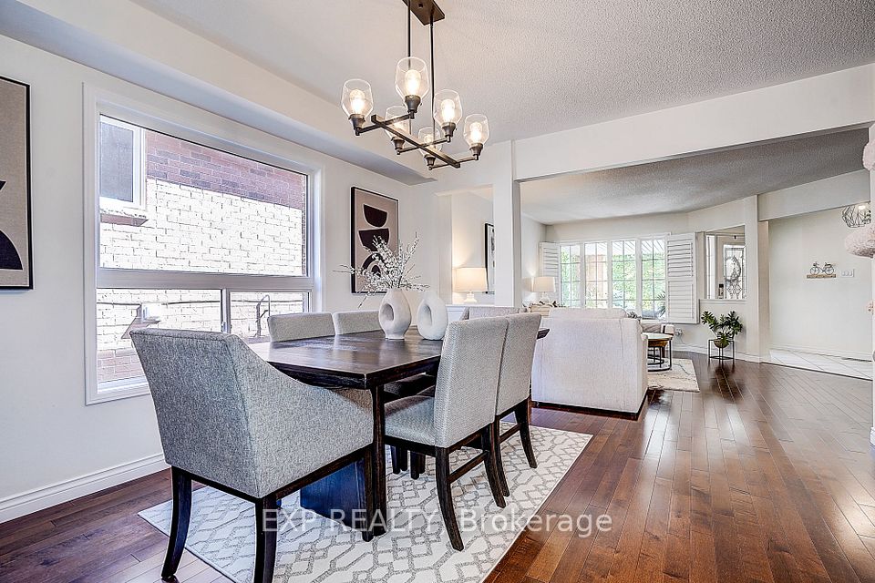 499 Silken Laumann Drive, Newmarket, ON L3X 2H9 7