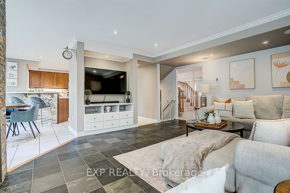 499 Silken Laumann Drive, Newmarket, ON L3X 2H9 10