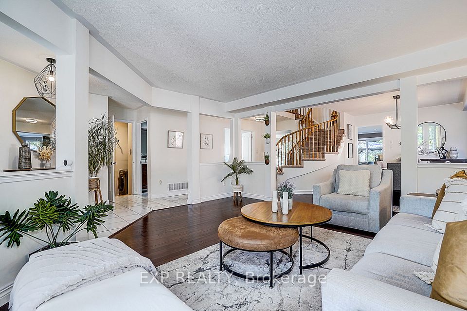 499 Silken Laumann Drive, Newmarket, ON L3X 2H9 2