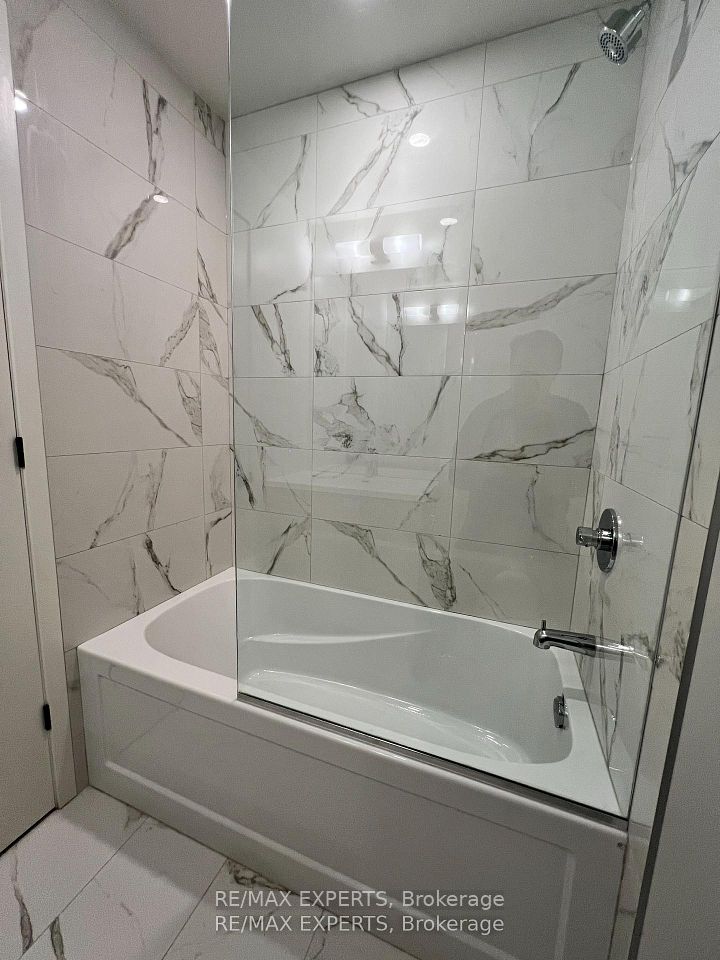 8 Interchange Way 2803, Vaughan, ON L4K 5Z7 16