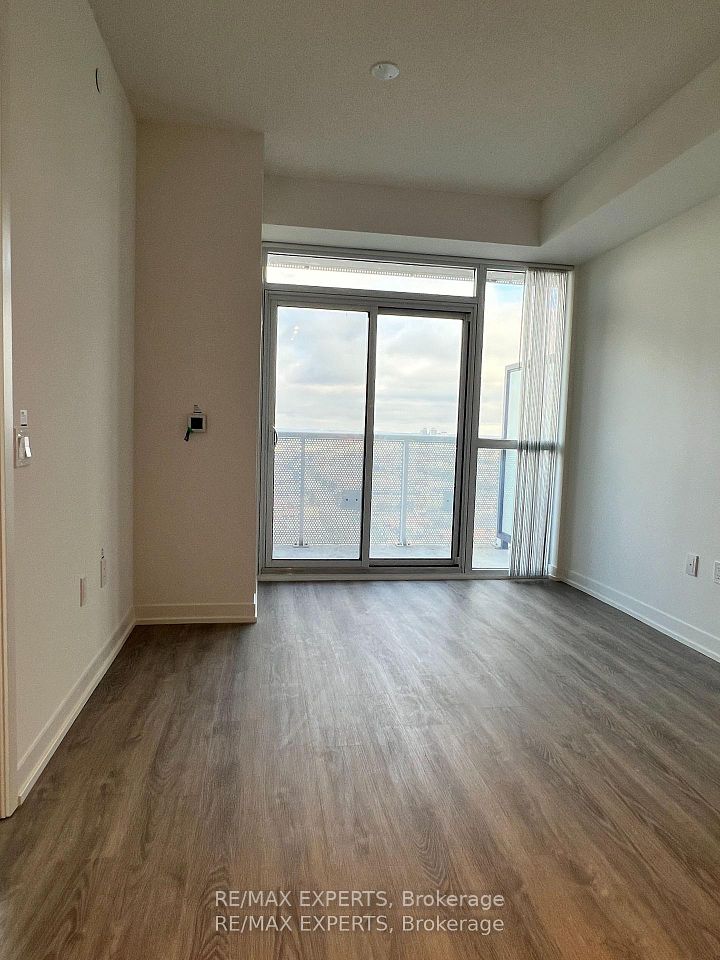 8 Interchange Way 2803, Vaughan, ON L4K 5Z7 11