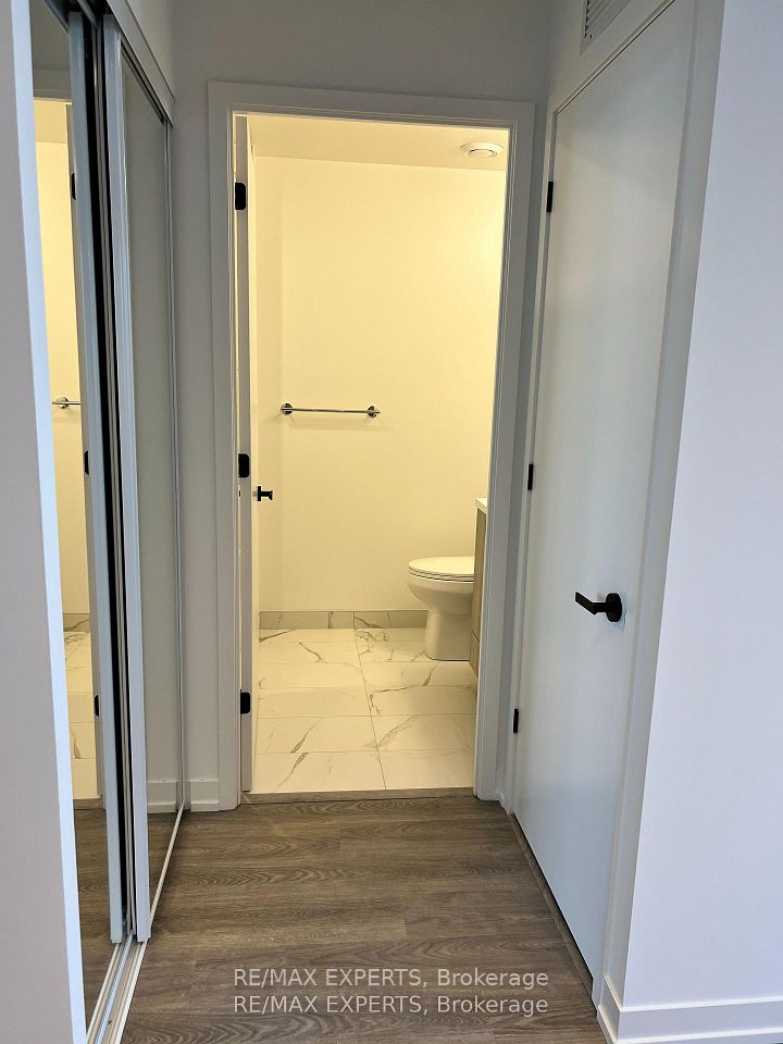 8 Interchange Way 2803, Vaughan, ON L4K 5Z7 17