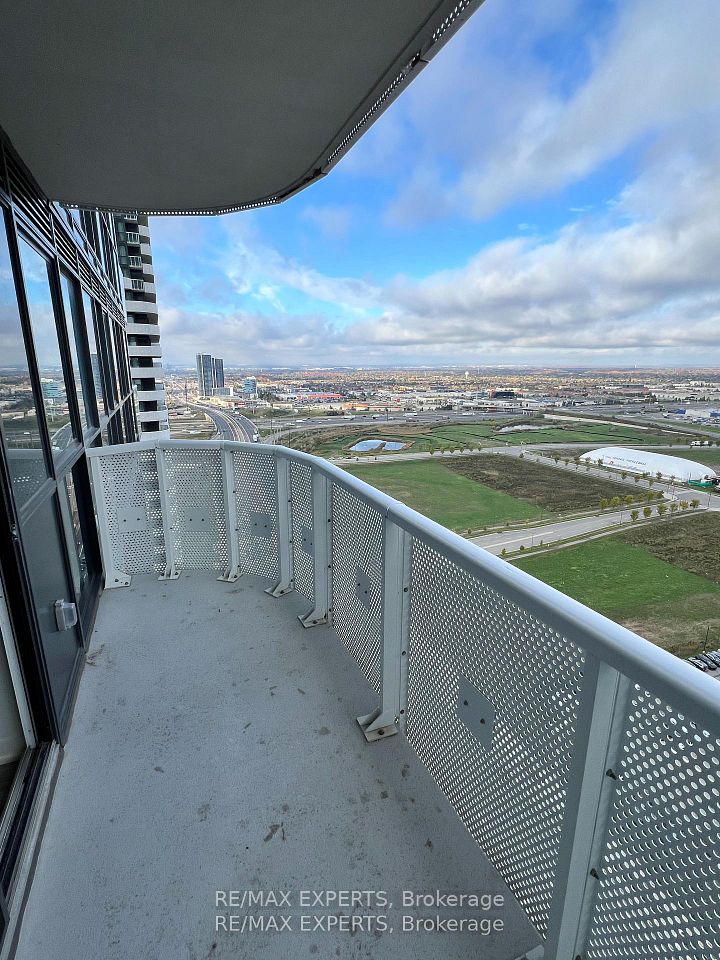 8 Interchange Way 2803, Vaughan, ON L4K 5Z7 19