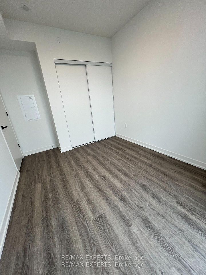 8 Interchange Way 2803, Vaughan, ON L4K 5Z7 6