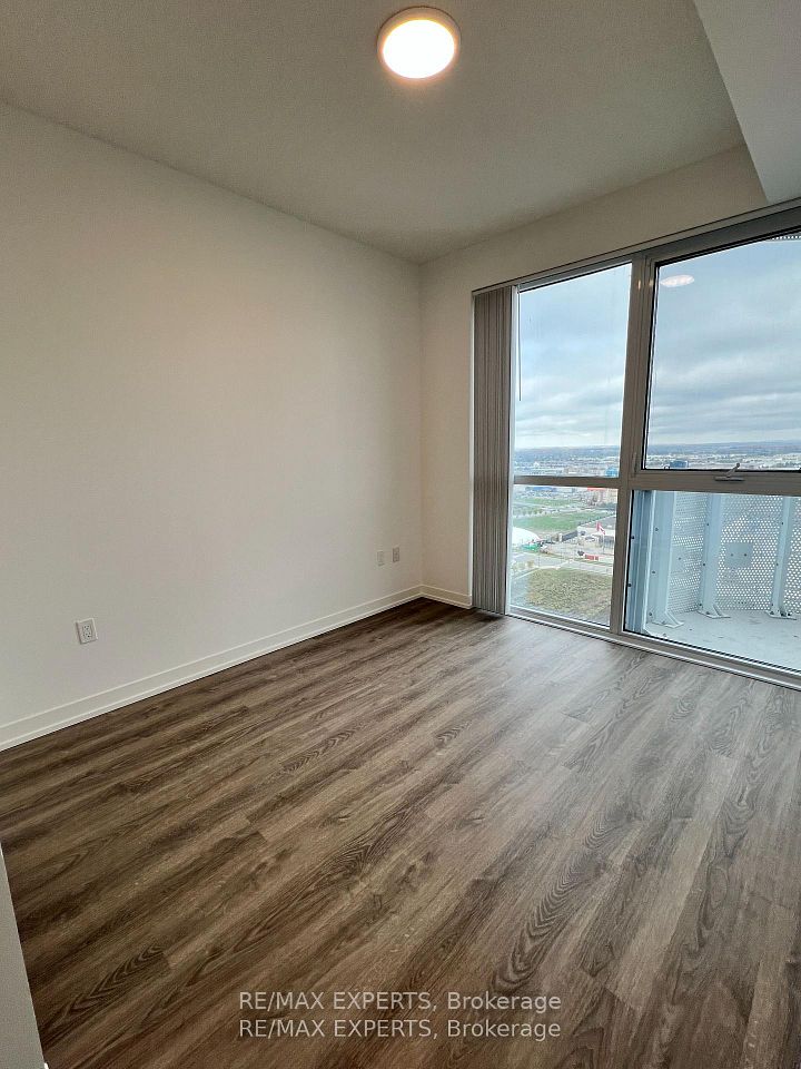 8 Interchange Way 2803, Vaughan, ON L4K 5Z7 7