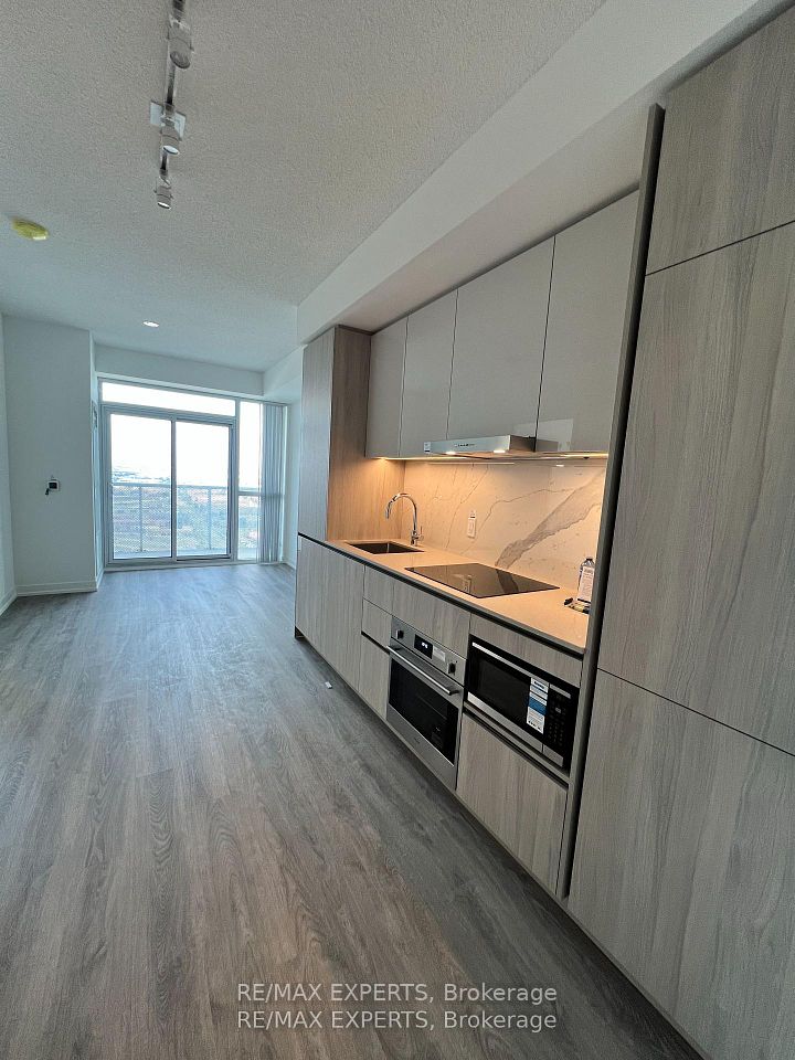 8 Interchange Way 2803, Vaughan, ON L4K 5Z7 3