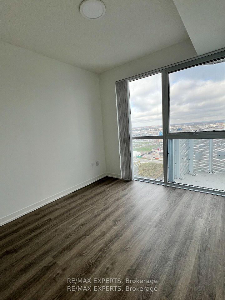 8 Interchange Way 2803, Vaughan, ON L4K 5Z7 10