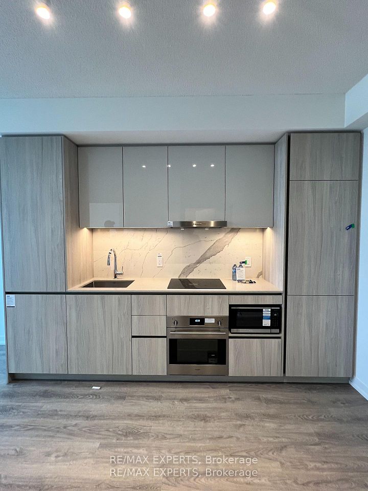 8 Interchange Way 2803, Vaughan, ON L4K 5Z7 4