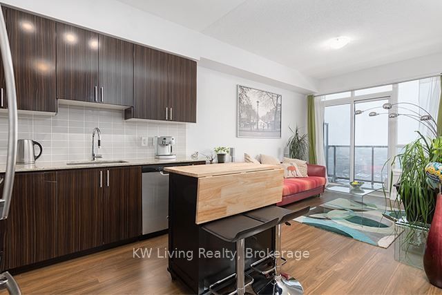 7161 Yonge Street 517, Markham, ON L3T 0C8 2