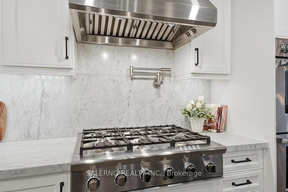 35 Sir Constantine Drive, Markham, ON L3P 2X4 13