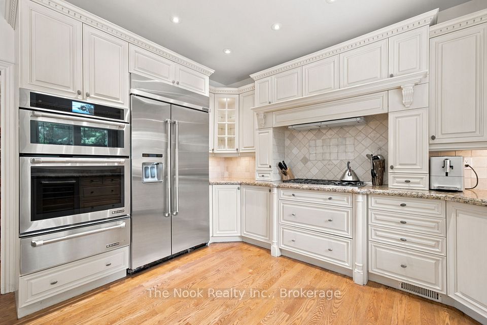 1018 Lockwood Circle, Newmarket, ON L3X 1M2 8