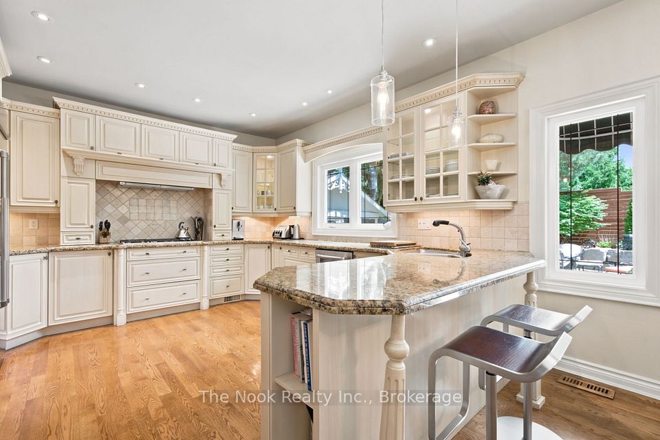 1018 Lockwood Circle, Newmarket, ON L3X 1M2 10